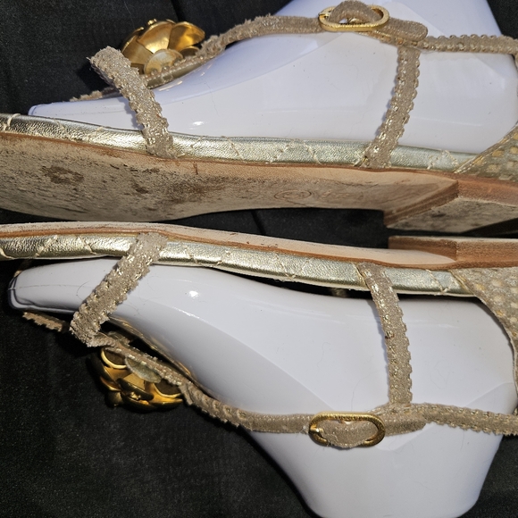 Chanel Camellia Thong Sandals Size 11 - Picture 7 of 11